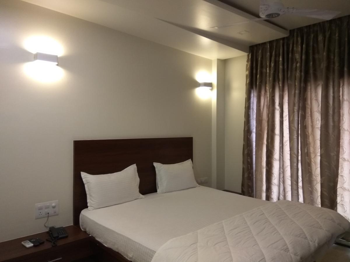 Manasi Inn Satara Exterior photo