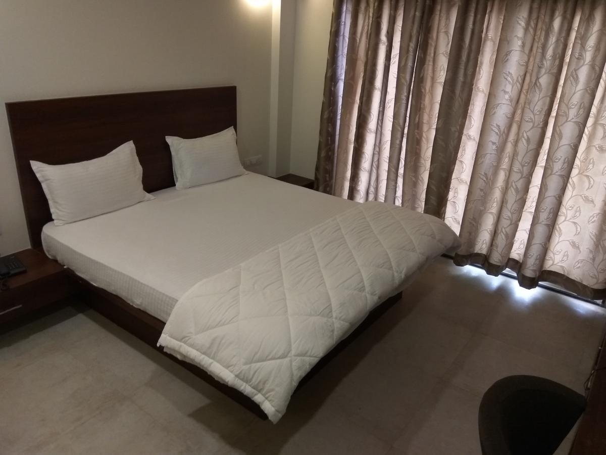 Manasi Inn Satara Exterior photo
