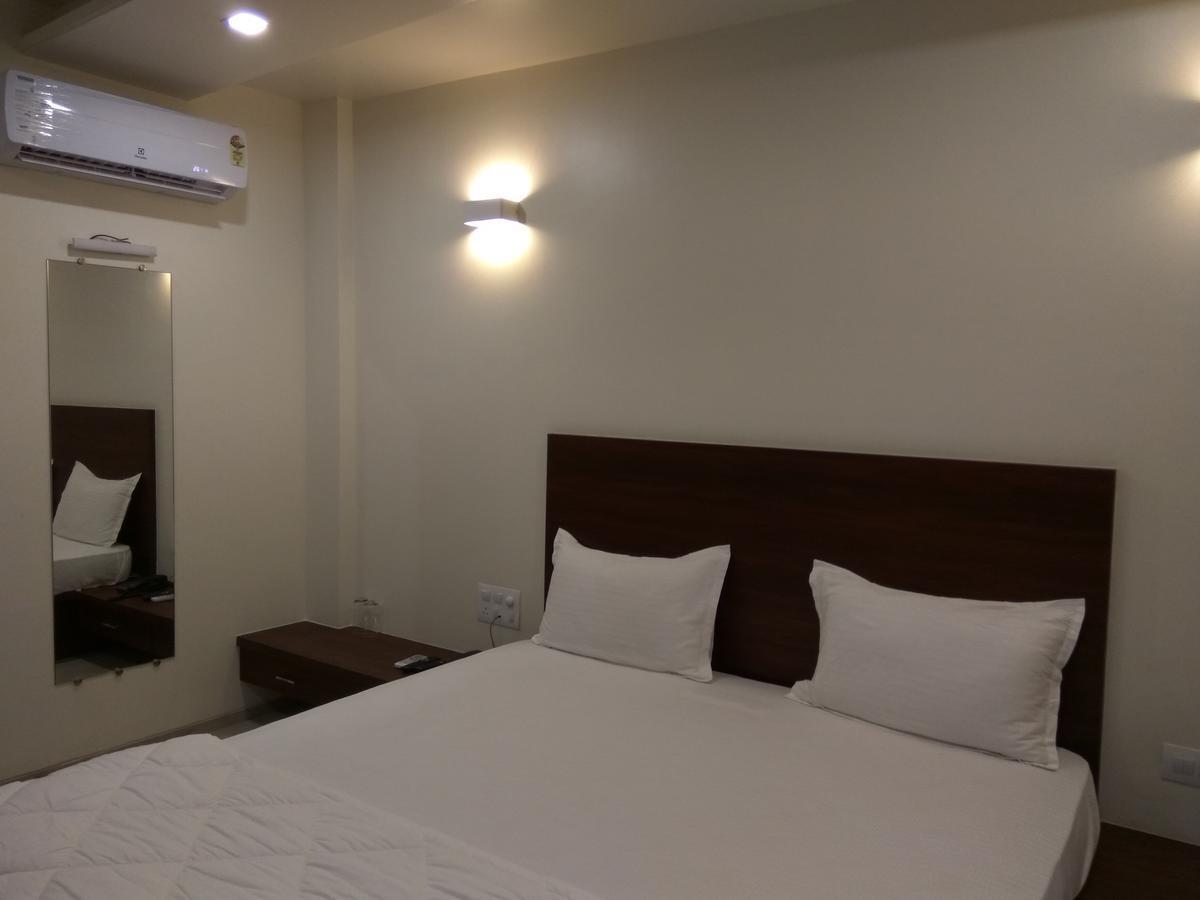 Manasi Inn Satara Exterior photo
