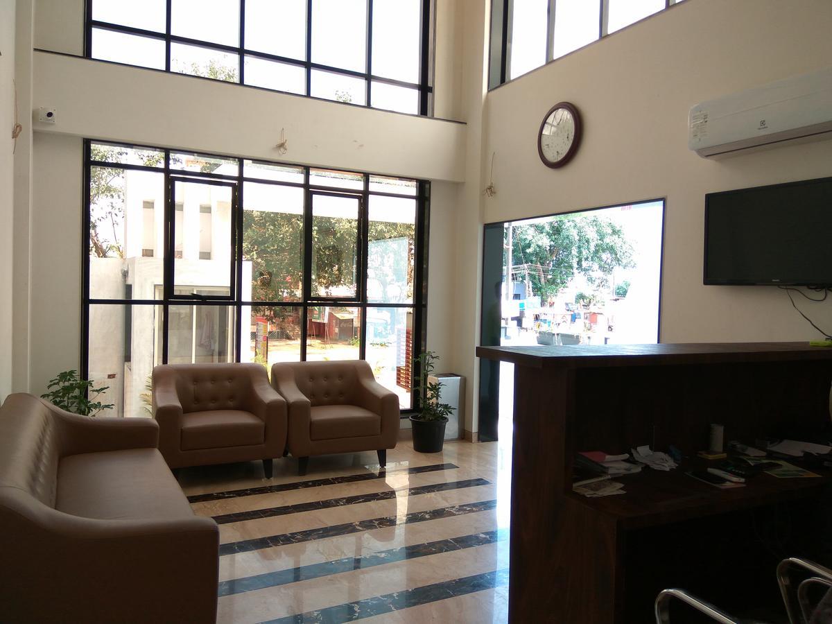 Manasi Inn Satara Exterior photo