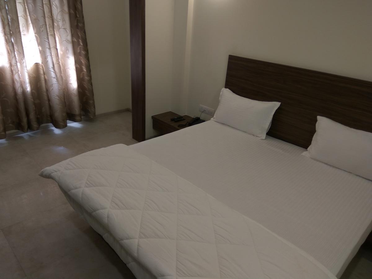 Manasi Inn Satara Exterior photo