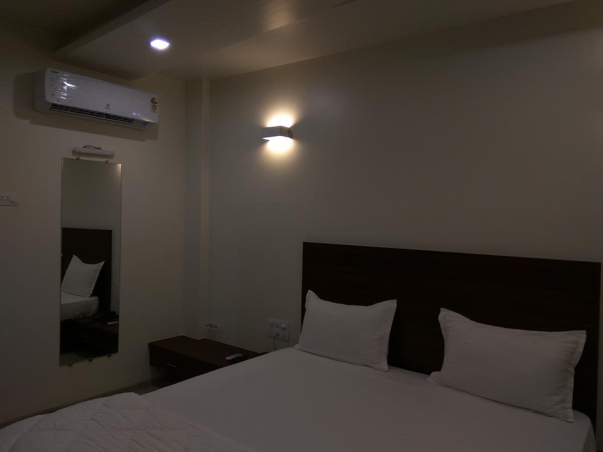 Manasi Inn Satara Exterior photo